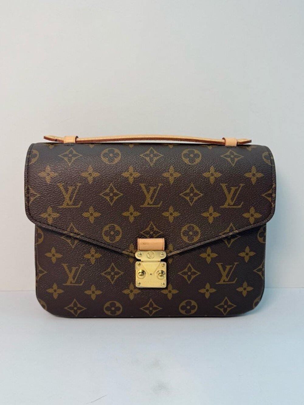 Louis Vuitton Pochette Métis Classic Monogram Coated Canvas Messenger Bag